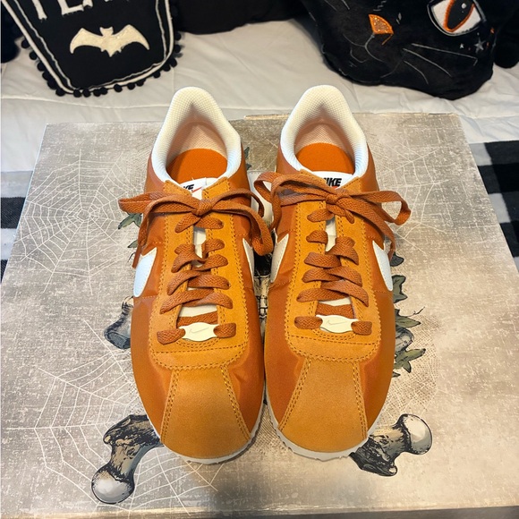 NIKE Cortez Orange Tennis Shoes Men’s size 7 or Women’s size 8.5 - Picture 7 of 10